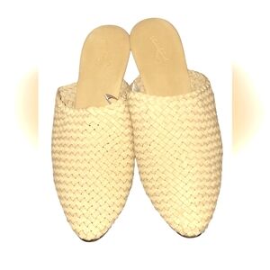 Universal Thread Elegant Cream Woven Mules